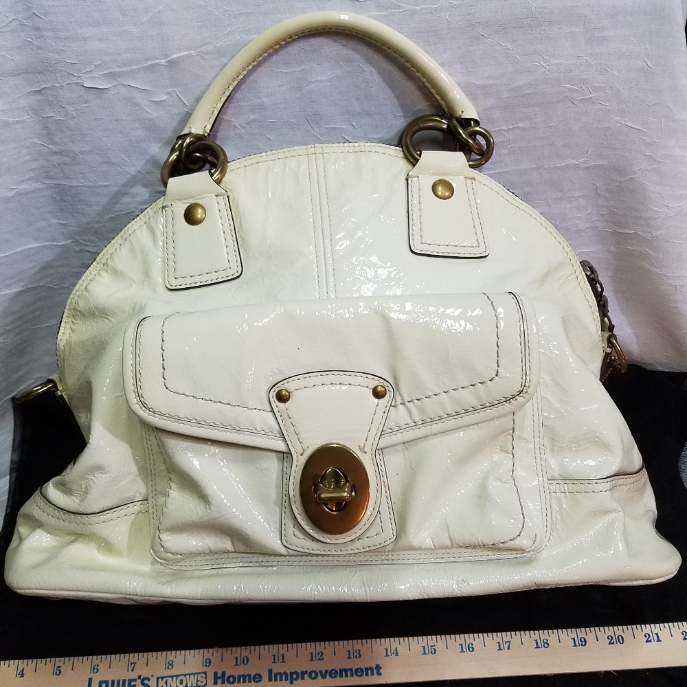A0869-12295 White Patent Leather Shoulder Bag

16"